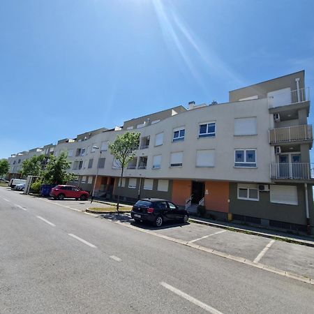 Apartment Rose Sesvete Buitenkant foto